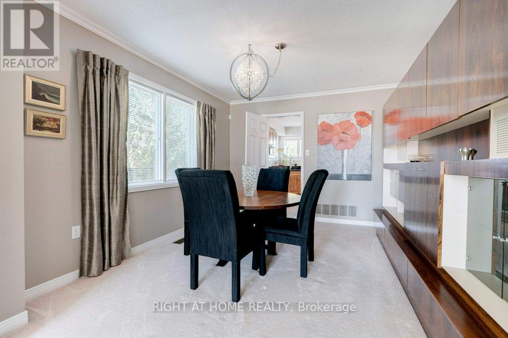 2109 Berwick Drive, Burlington, Ontario  L7M 4B3 - Photo 9 - W12038096