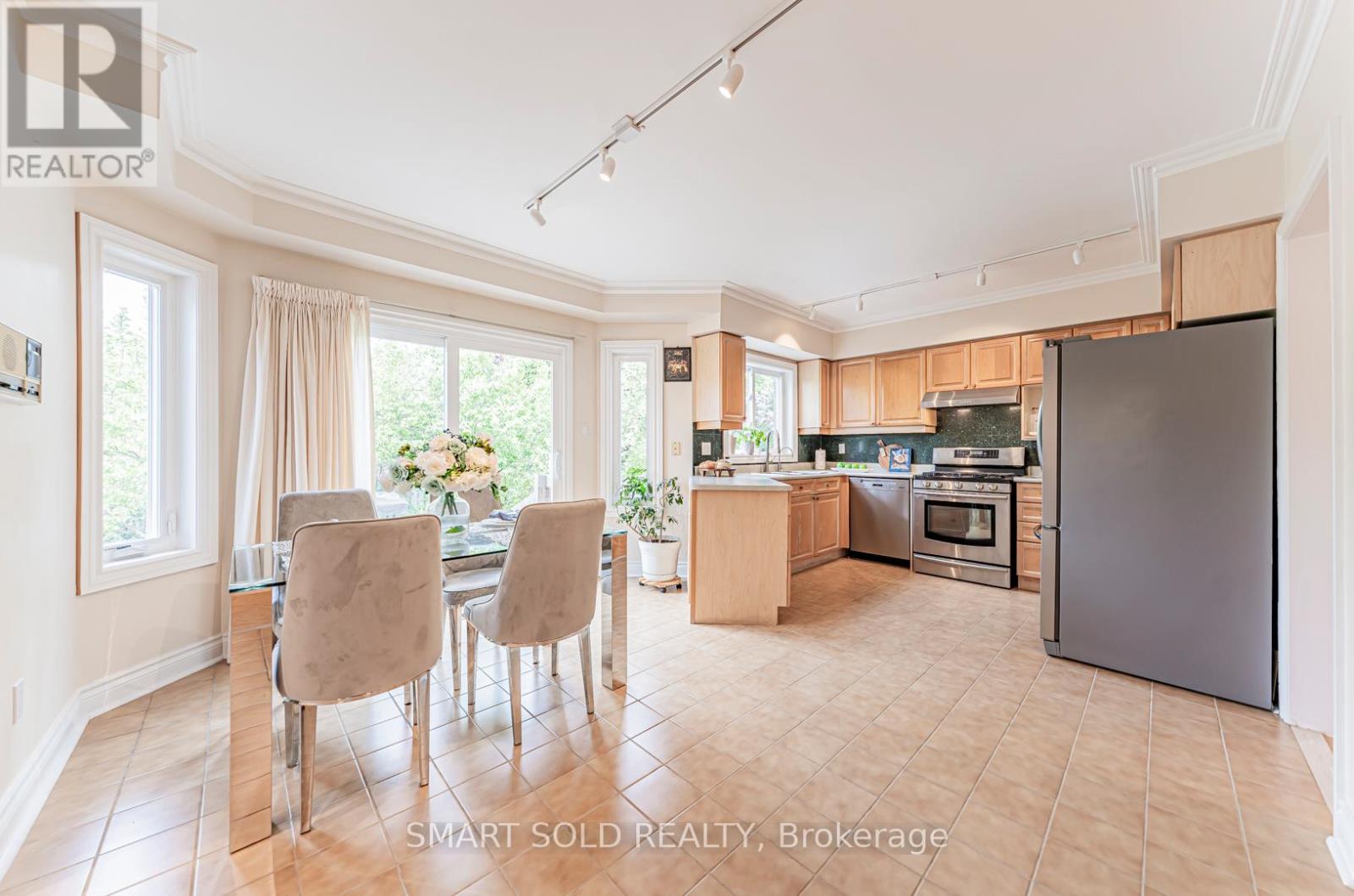 141 Larratt Lane, Richmond Hill, Ontario  L4C 0E6 - Photo 19 - N12183600
