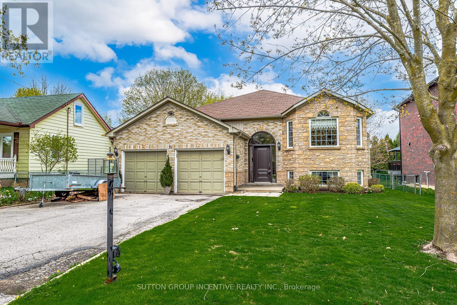 78 Howard Road, Newmarket (Huron Heights-Leslie Valley), Ontario  L3Y 3G7 - Photo 2 - N12187300
