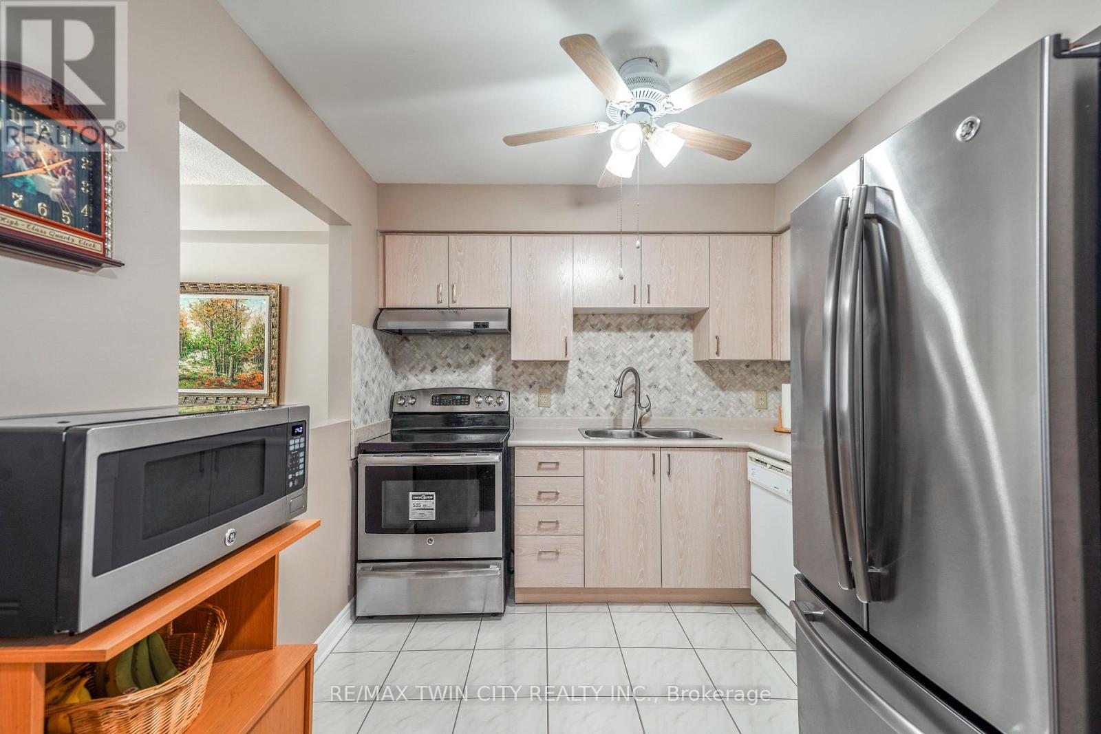 A - 4 Courtland Drive, Brantford, Ontario  N3R 7V8 - Photo 10 - X12181690