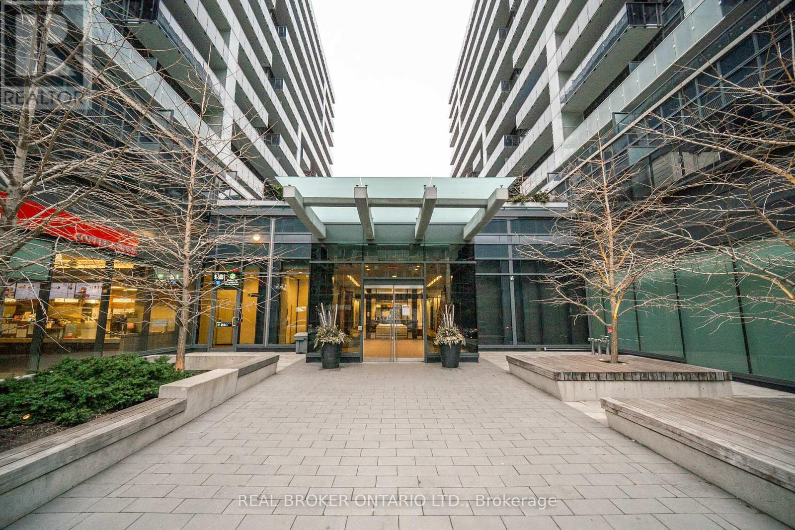 Lph10 - 1030 King Street W, Toronto, Ontario  M6K 1E6 - Photo 2 - C12187324