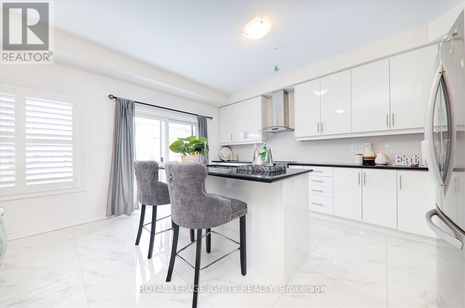 301 Danny Wheeler Boulevard, Georgina, Ontario  L4P 0K1 - Photo 10 - N12163844