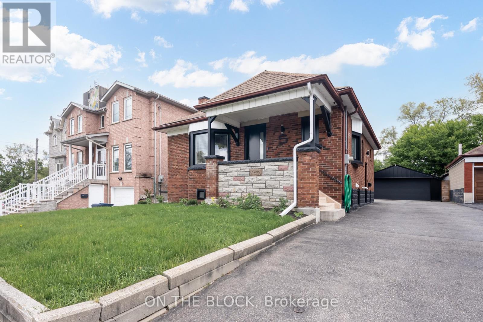 LOWER - 5 EAST DRIVE, Toronto, Ontario