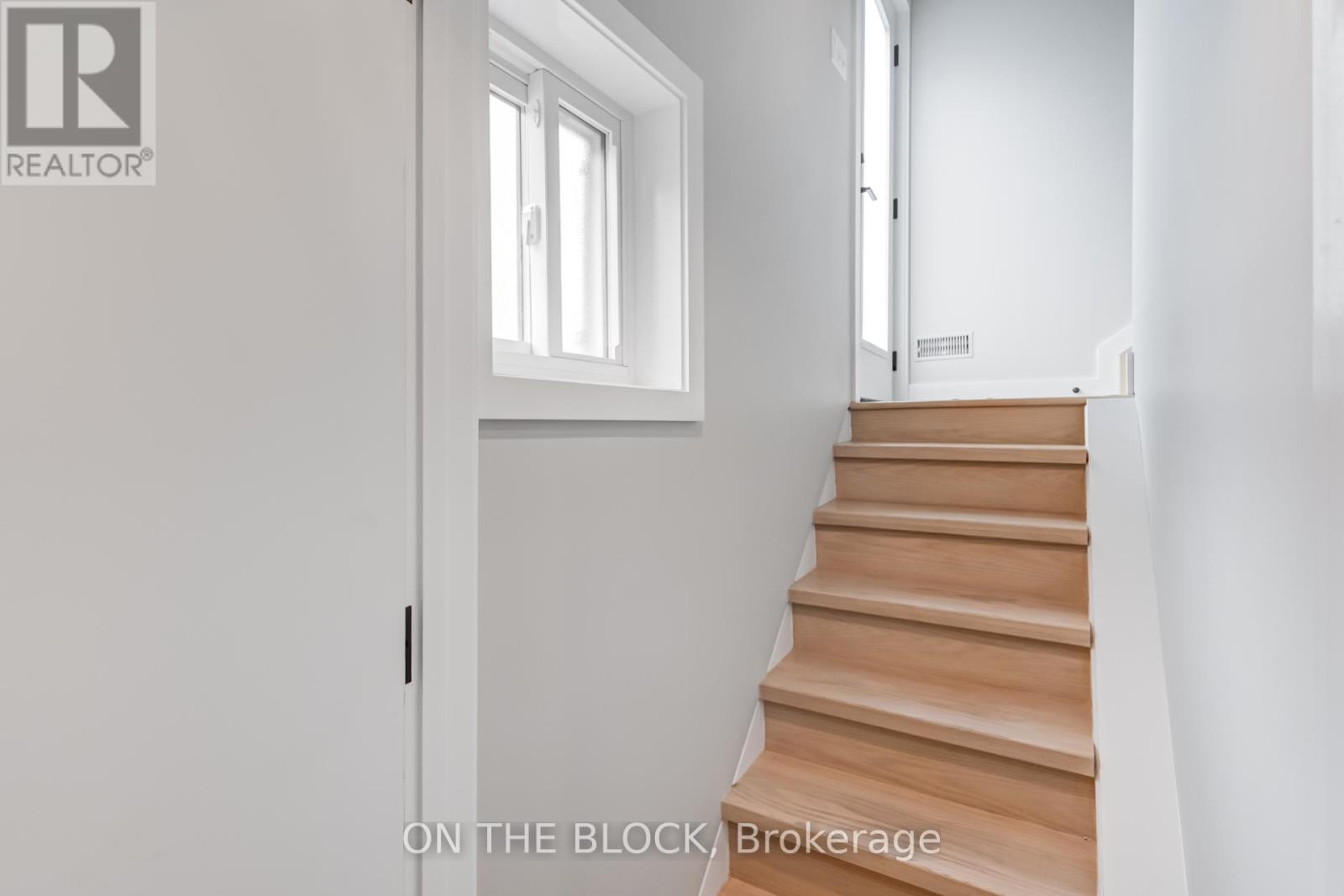 Lower - 5 East Drive, Toronto, Ontario  M6N 2N8 - Photo 2 - W12187329