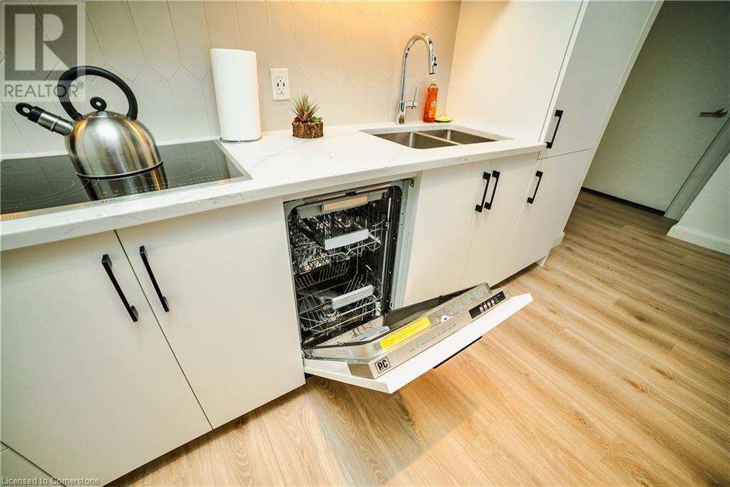 741 King Street W Unit# 1807, Kitchener, Ontario  N2G 1E5 - Photo 11 - 40735939