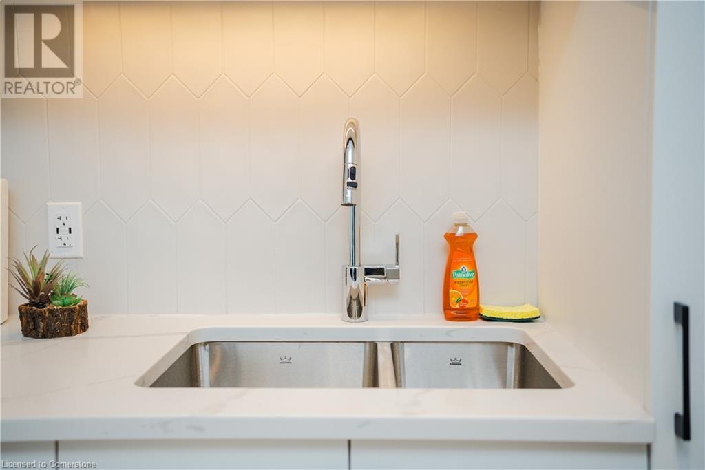741 King Street W Unit# 1807, Kitchener, Ontario  N2G 1E5 - Photo 13 - 40735939