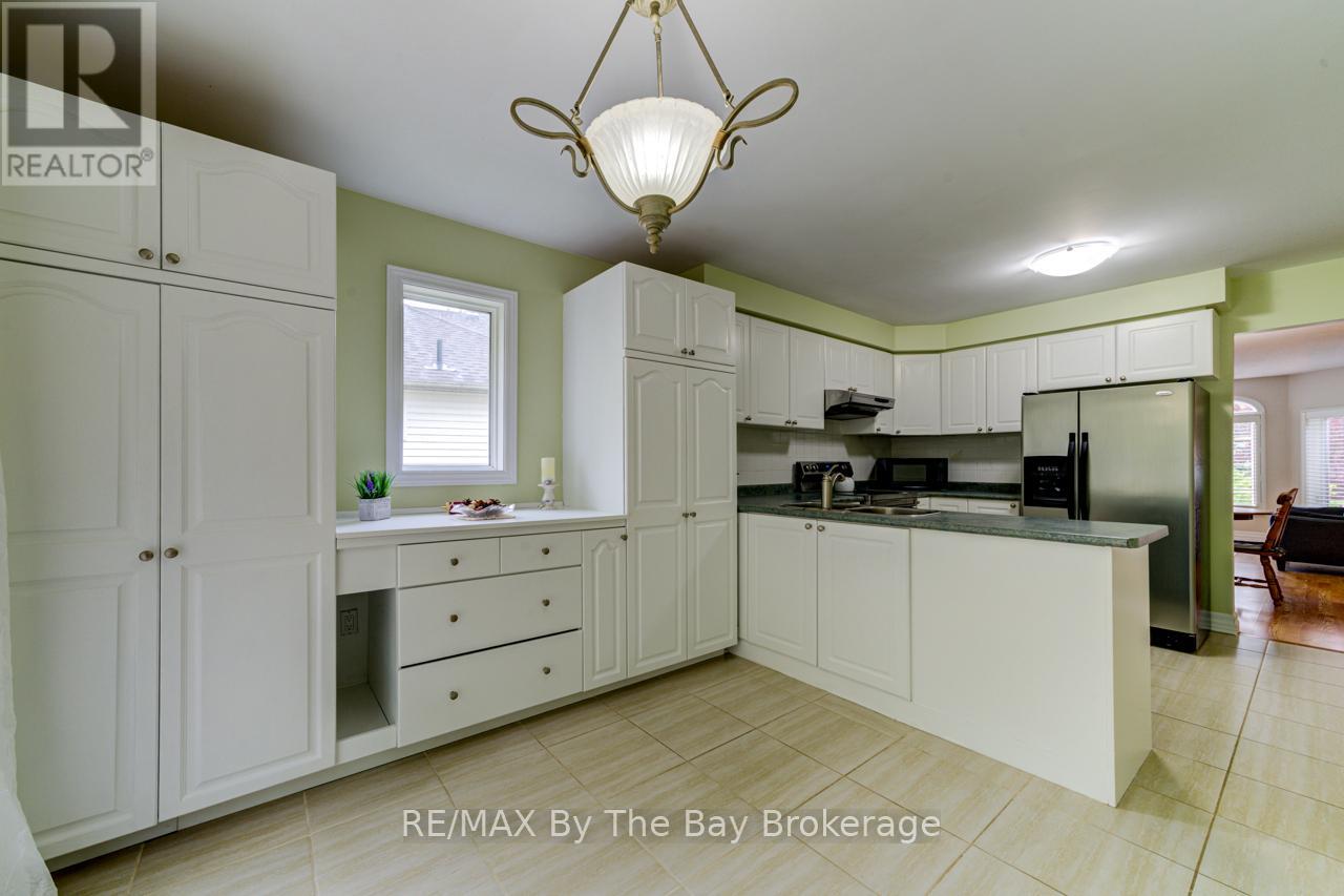 139 Dyer Drive, Wasaga Beach, Ontario  L9Z 1M1 - Photo 13 - S12187345