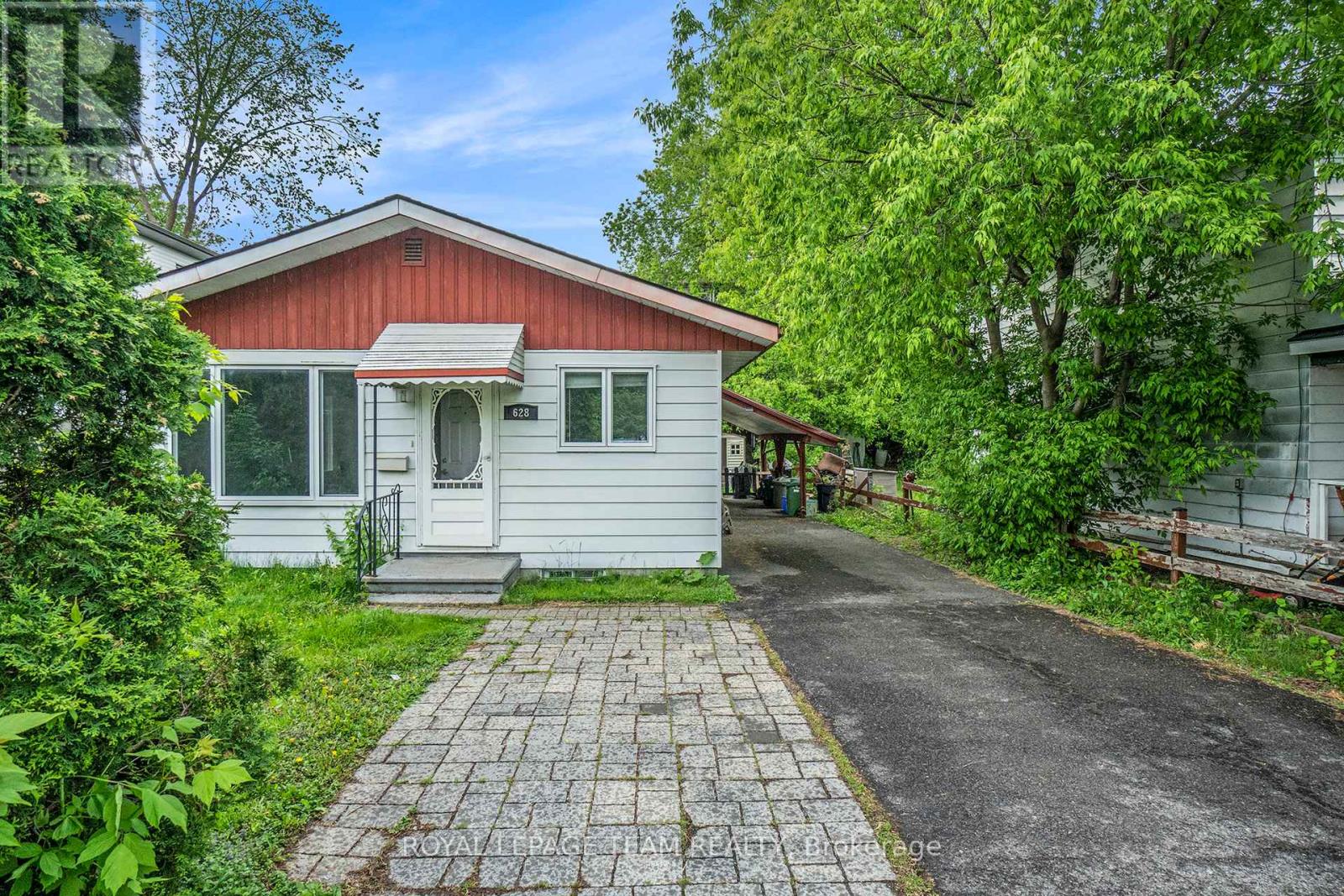 628 Hochelaga Street, Ottawa, Ontario  K1K 2E9 - Photo 1 - X12187349