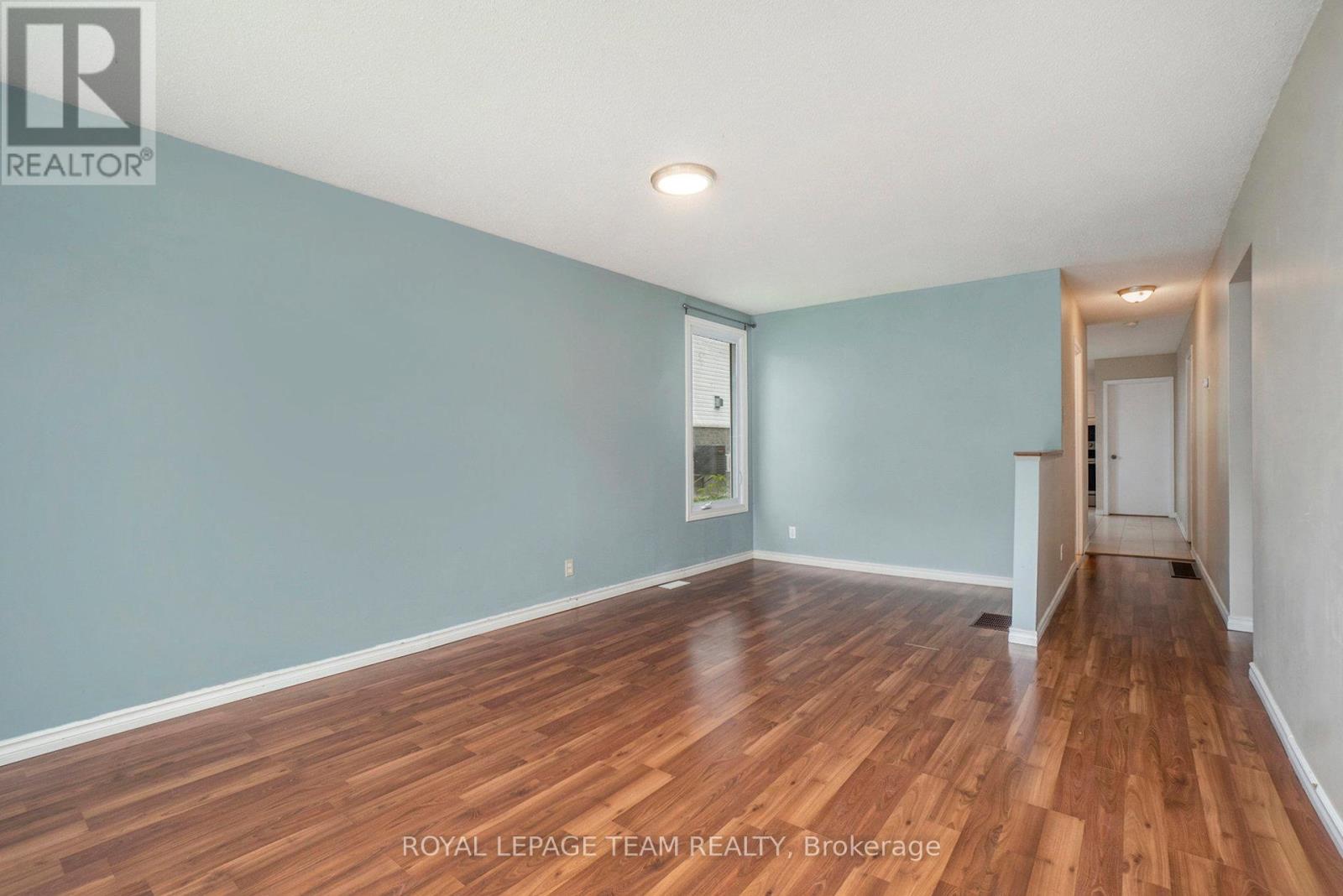 628 Hochelaga Street, Ottawa, Ontario  K1K 2E9 - Photo 2 - X12187349