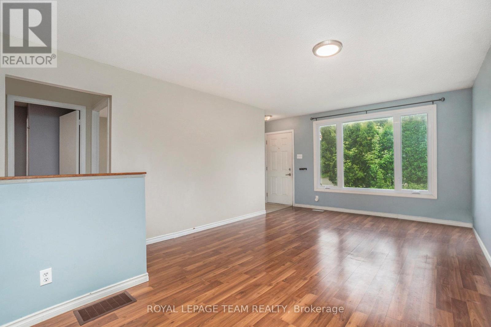 628 Hochelaga Street, Ottawa, Ontario  K1K 2E9 - Photo 3 - X12187349