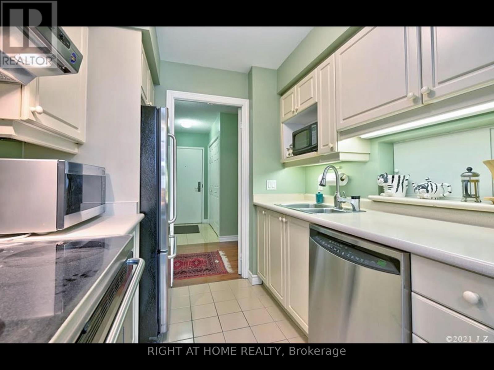705 - 71 Simcoe Street, Toronto, Ontario  M5J 2S9 - Photo 8 - C12187352