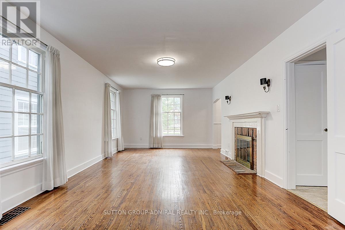 25 Howard Avenue, Oakville, Ontario  L6J 3Y2 - Photo 4 - W12174729