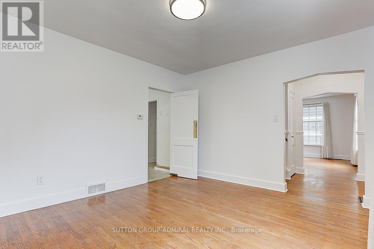 25 Howard Avenue, Oakville, Ontario  L6J 3Y2 - Photo 7 - W12174729