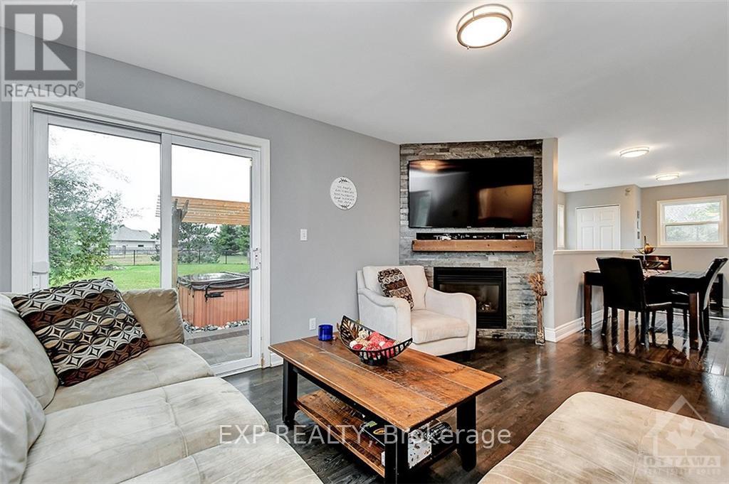 1558 Stagecoach Road, Ottawa, Ontario  K4P 1G6 - Photo 11 - X12106355