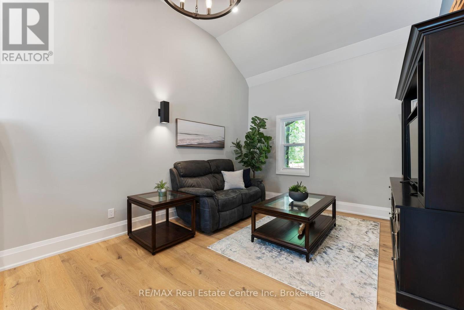 1283 Swan Street, North Dumfries, Ontario  N0B 1E0 - Photo 26 - X12187366