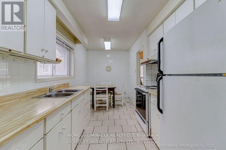268 Roywood Drive, Toronto, Ontario  M3A 2E6 - Photo 9 - C12187379