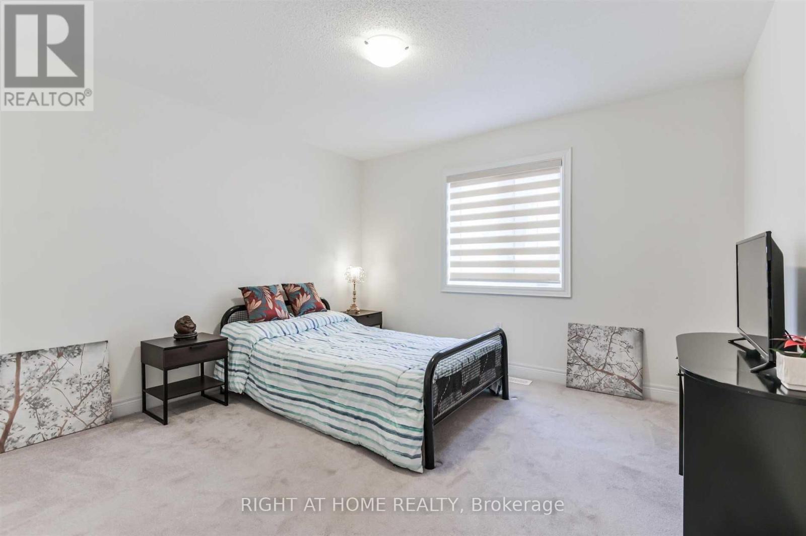 74 Manor Hampton Street, East Gwillimbury, Ontario  L9N 0P9 - Photo 23 - N12187375