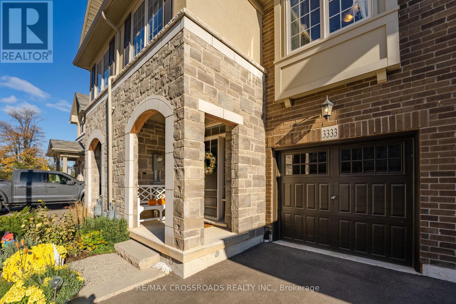 3333 Mockingbird Common, Oakville, Ontario  L6H 0X1 - Photo 2 - W12187372