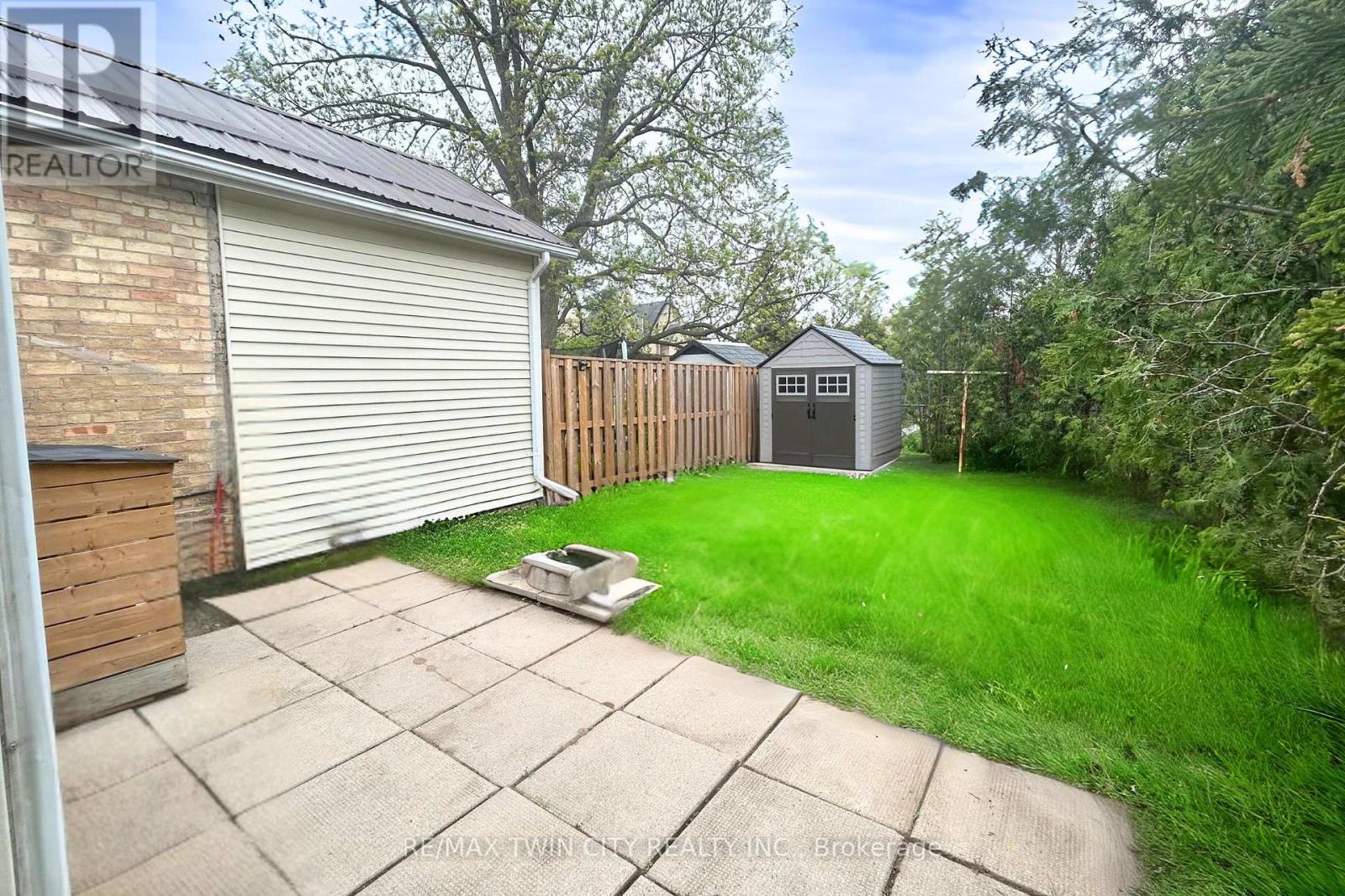 33 Bute Street, North Dumfries, Ontario  N0B 1E0 - Photo 4 - X12187376
