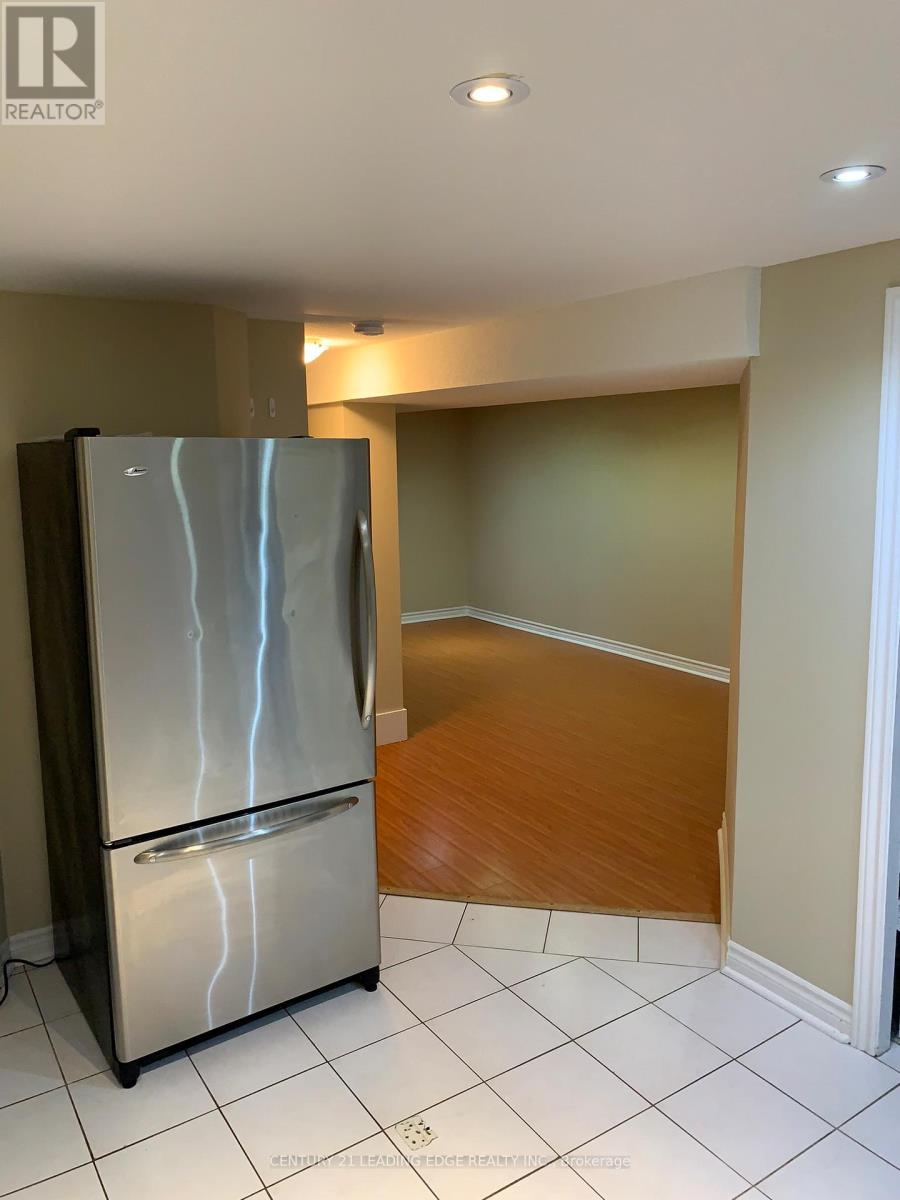 621 - Lower Level Tedwyn Drive, Mississauga, Ontario  L5A 1K3 - Photo 7 - W12186933