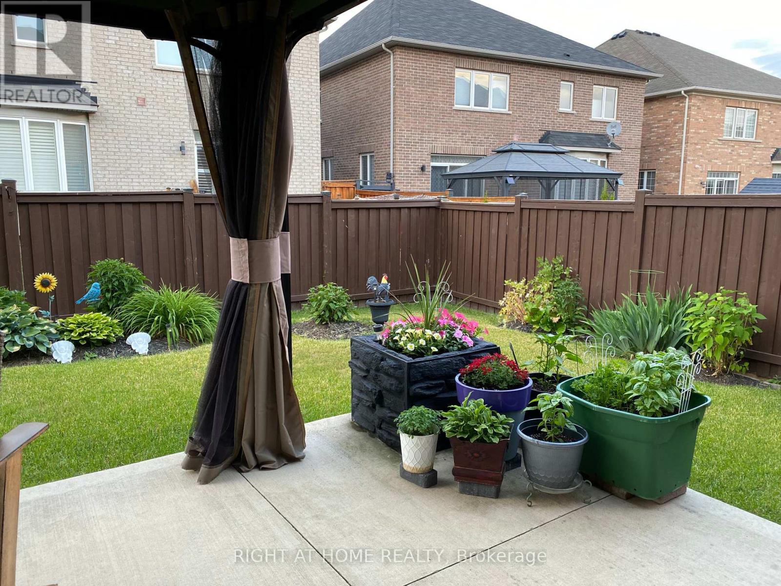 64 Kalmia Road, Brampton, Ontario  L6X 4N4 - Photo 5 - W12109485
