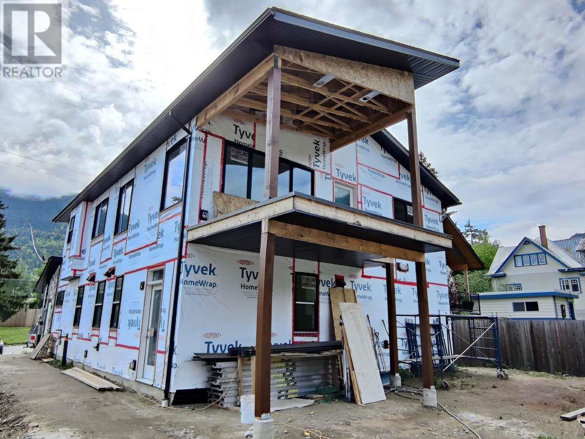 1906 Silver King Road, Nelson, British Columbia  V1L 1C7 - Photo 3 - 10348722