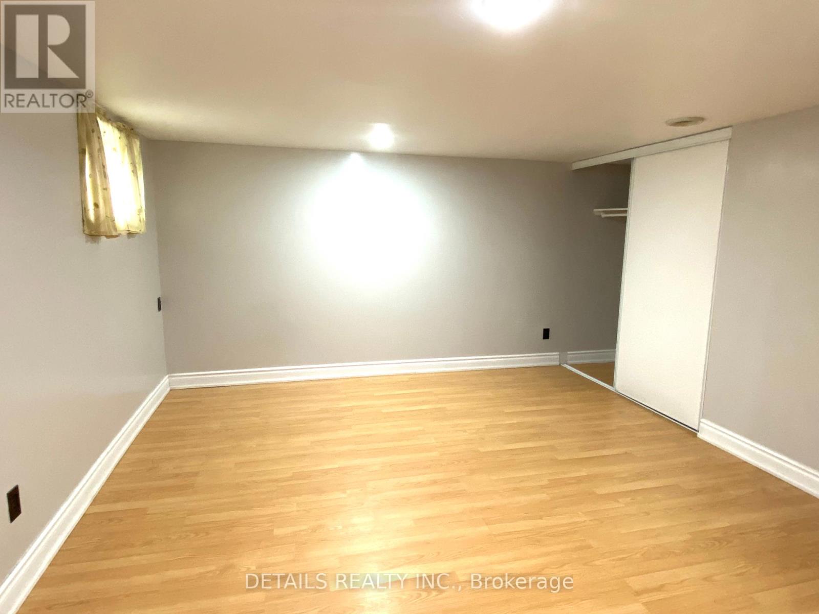 18 Oakwood Avenue, Ottawa, Ontario  K2E 6A5 - Photo 11 - X12187430