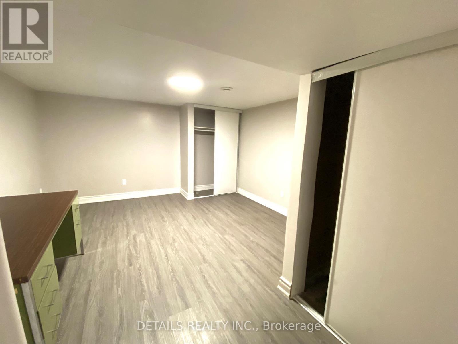 18 Oakwood Avenue, Ottawa, Ontario  K2E 6A5 - Photo 13 - X12187430