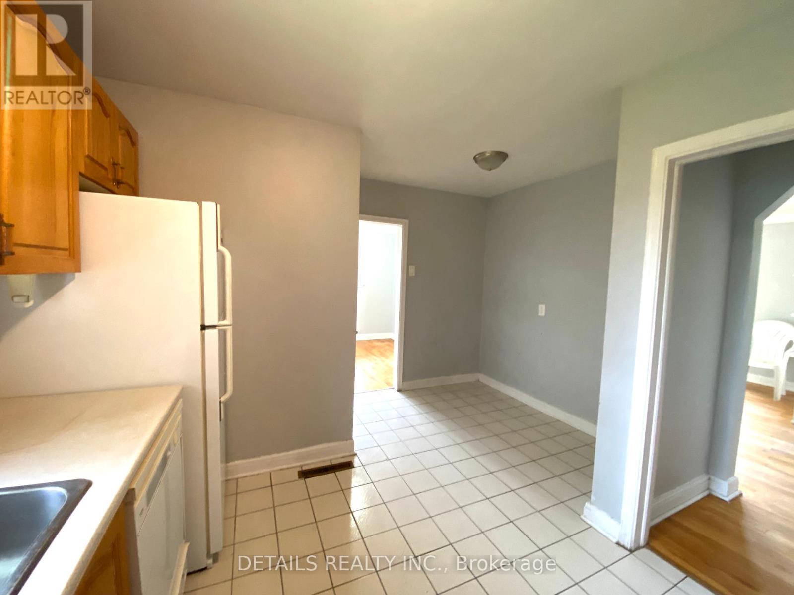 18 Oakwood Avenue, Ottawa, Ontario  K2E 6A5 - Photo 4 - X12187430