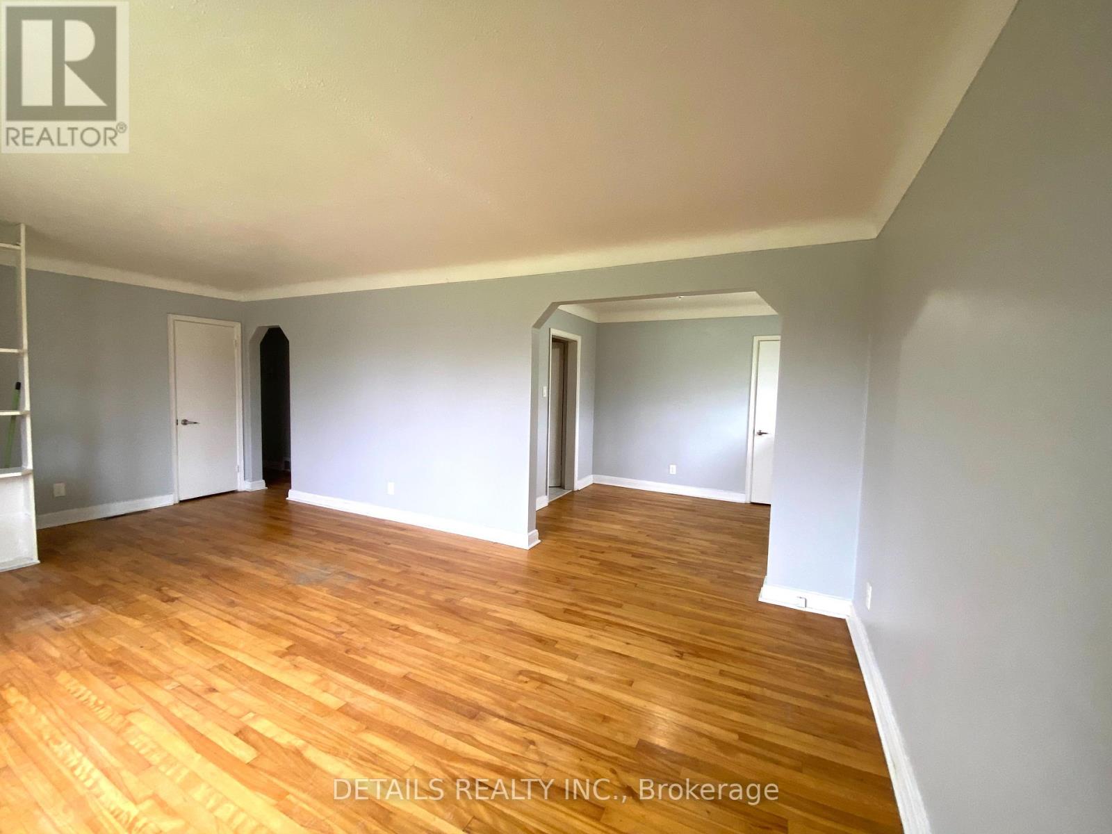 18 Oakwood Avenue, Ottawa, Ontario  K2E 6A5 - Photo 6 - X12187430