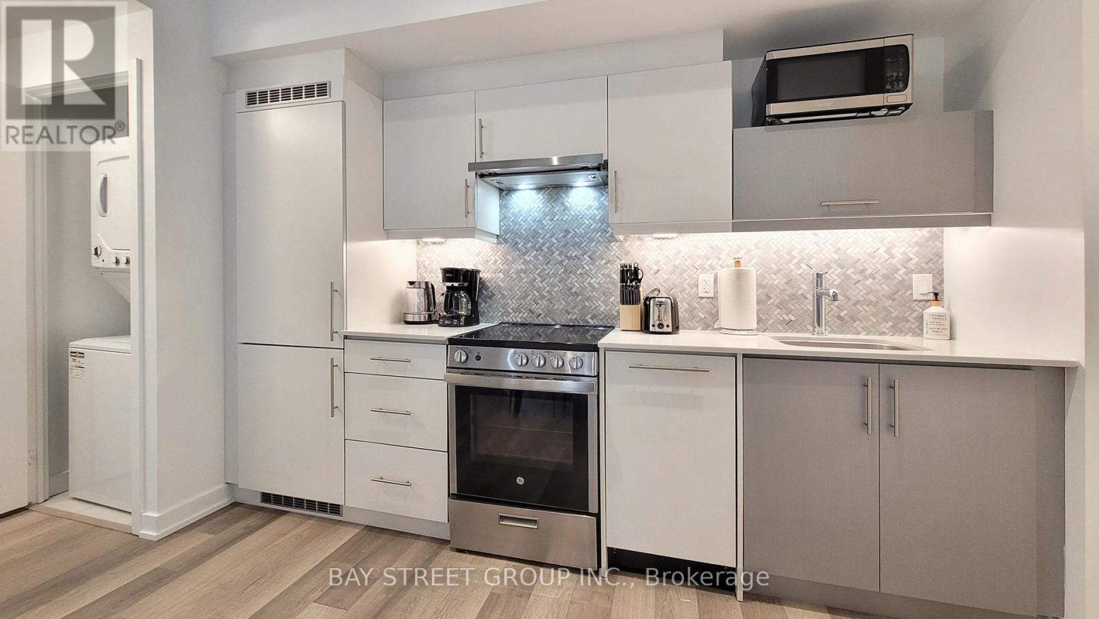 204 - 181 Huron Street, Toronto (Kensington-Chinatown), Ontario  M5T 0C1 - Photo 2 - C12187429