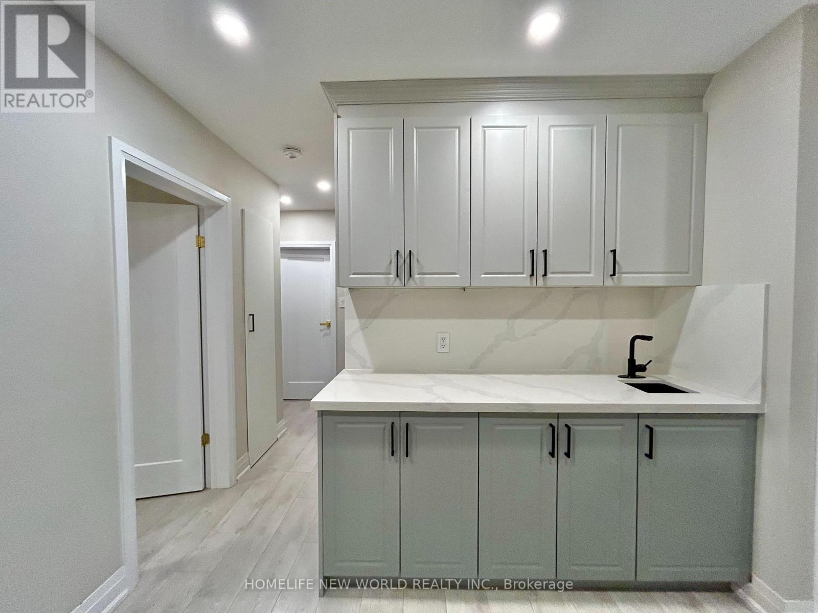 261 Silverbirch Drive, Newmarket, Ontario  L3Y 2Z6 - Photo 8 - N12187431