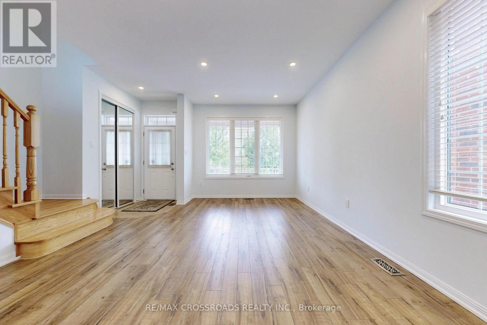 101 James Parrott Avenue, Markham, Ontario  L6E 2B3 - Photo 3 - N12187458