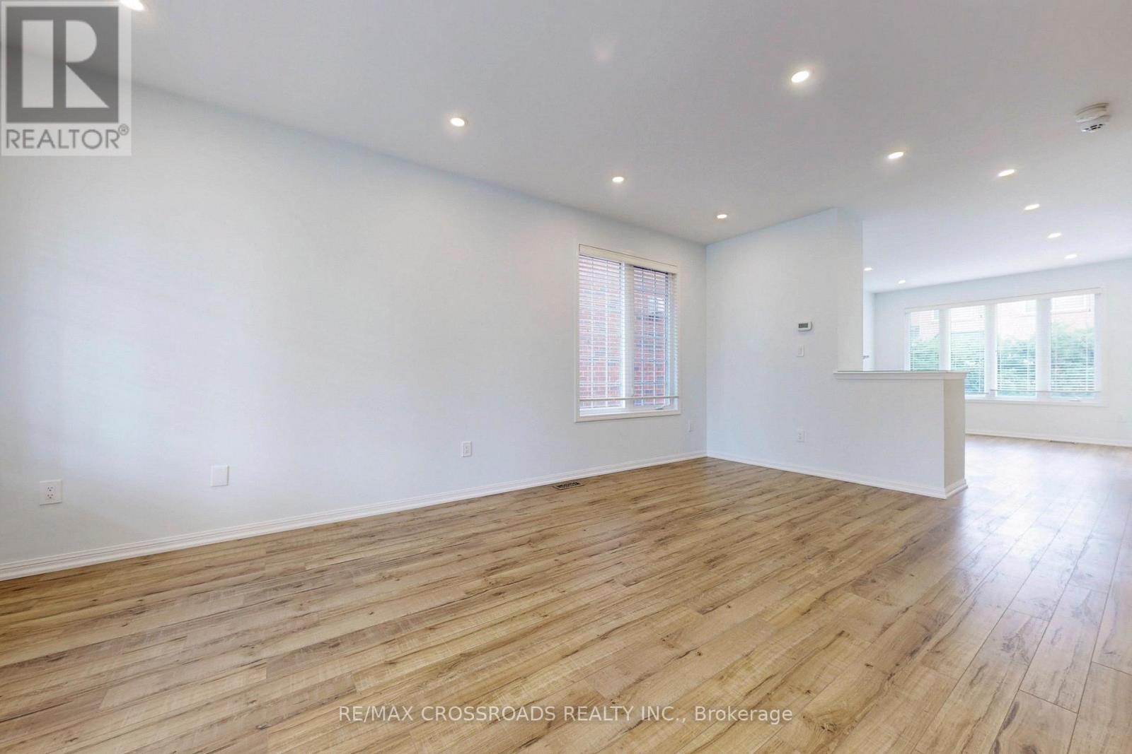 101 James Parrott Avenue, Markham, Ontario  L6E 2B3 - Photo 7 - N12187458