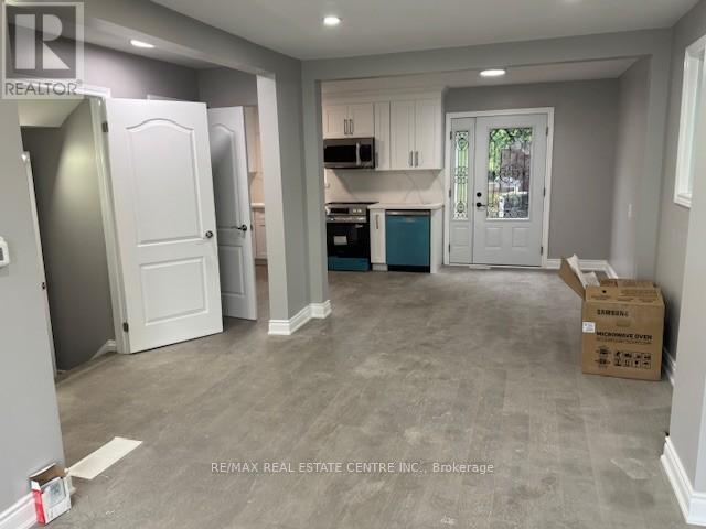 136 Osborne Crescent, Oakville (Cp College Park), Ontario  L6H 1G1 - Photo 4 - W12186882