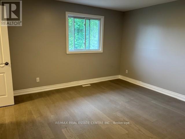 136 Osborne Crescent, Oakville (Cp College Park), Ontario  L6H 1G1 - Photo 6 - W12186882