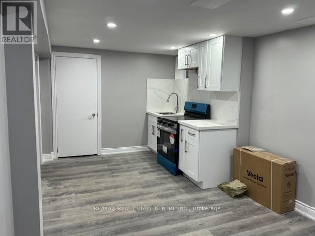 136 Osborne Crescent, Oakville (Cp College Park), Ontario  L6H 1G1 - Photo 8 - W12186882