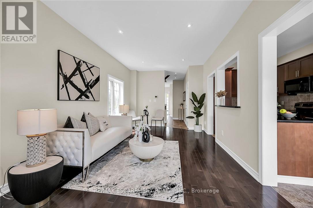 4 Myers Lane, Hamilton (Ancaster), Ontario  L9G 0A5 - Photo 13 - X12187408