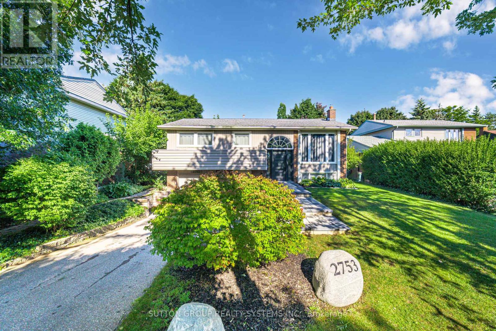 2753 Inlake Court, Mississauga, Ontario  L5N 2A4 - Photo 2 - W12157647