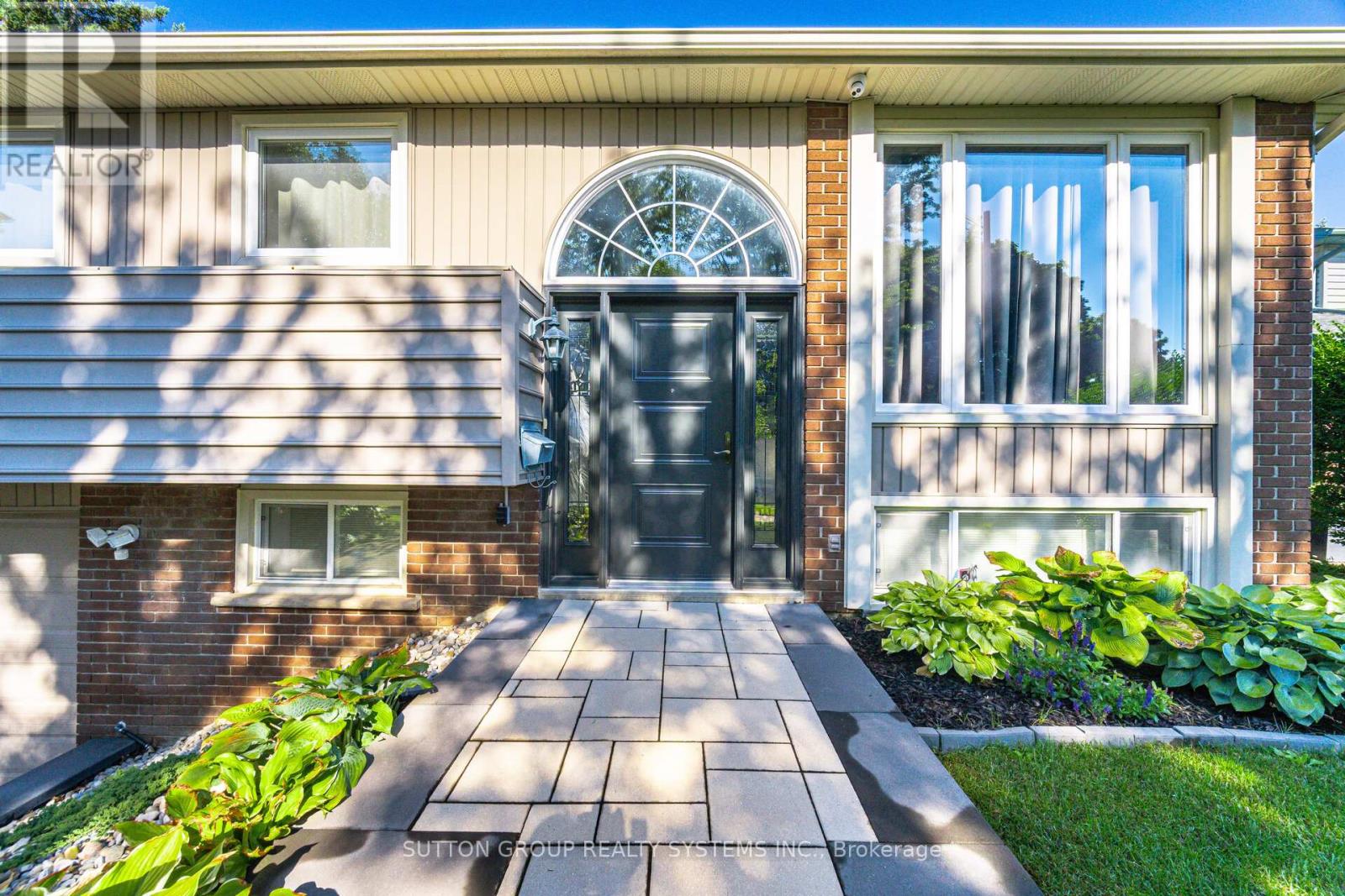 2753 Inlake Court, Mississauga, Ontario  L5N 2A4 - Photo 4 - W12157647