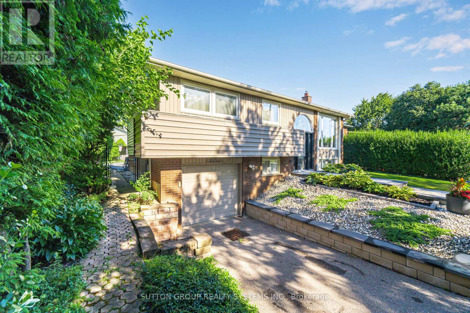 2753 Inlake Court, Mississauga, Ontario  L5N 2A4 - Photo 3 - W12157647
