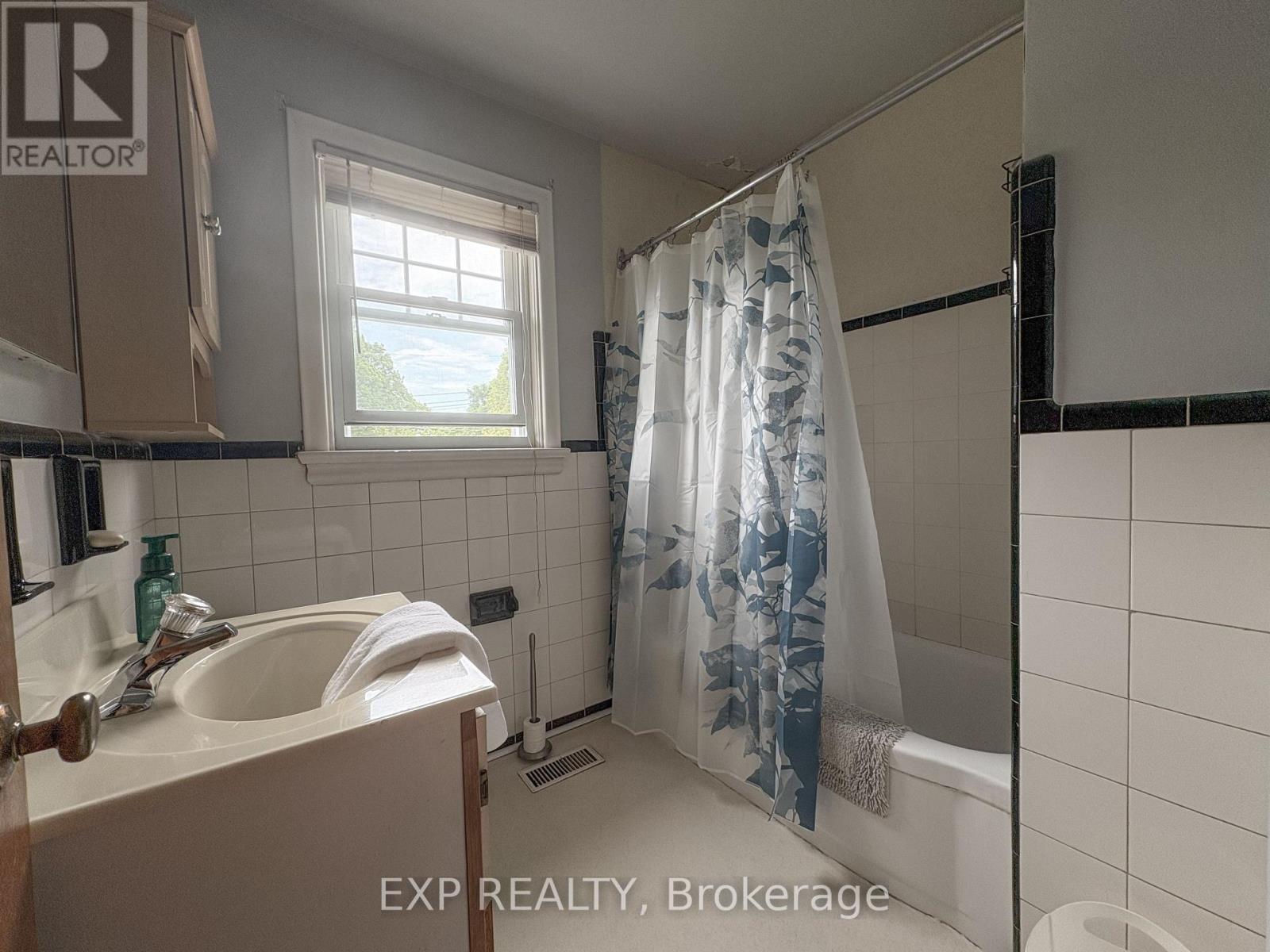 348 Charles Avenue, Renfrew, Ontario  K7V 3J1 - Photo 12 - X12187460