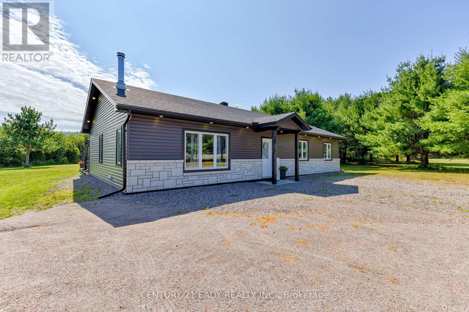 64 Eastern Avenue, Greater Madawaska, Ontario  K7V 1N3 - Photo 5 - X12187475