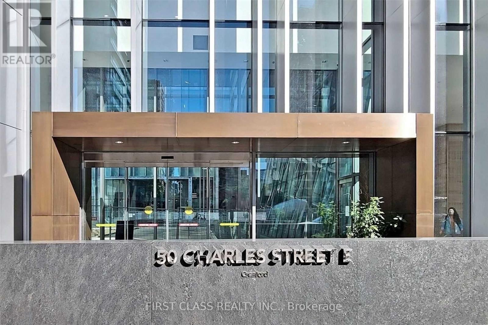 911 - 50 Charles Street E, Toronto, Ontario  M4Y 0C3 - Photo 2 - C12187486