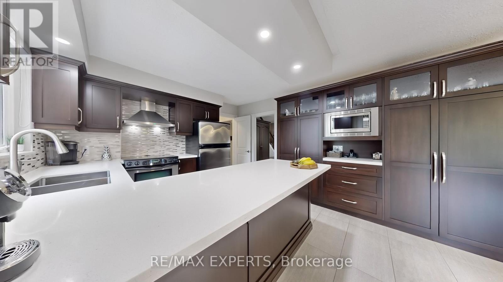 105 Mercury Road, Toronto, Ontario  M9W 3H7 - Photo 14 - W12186894