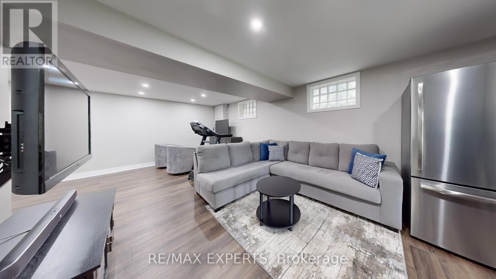 105 Mercury Road, Toronto, Ontario  M9W 3H7 - Photo 32 - W12186894