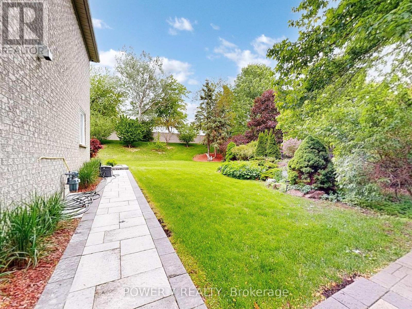 1098 Secretariate Road, Newmarket, Ontario  L3X 1M3 - Photo 37 - N12187465