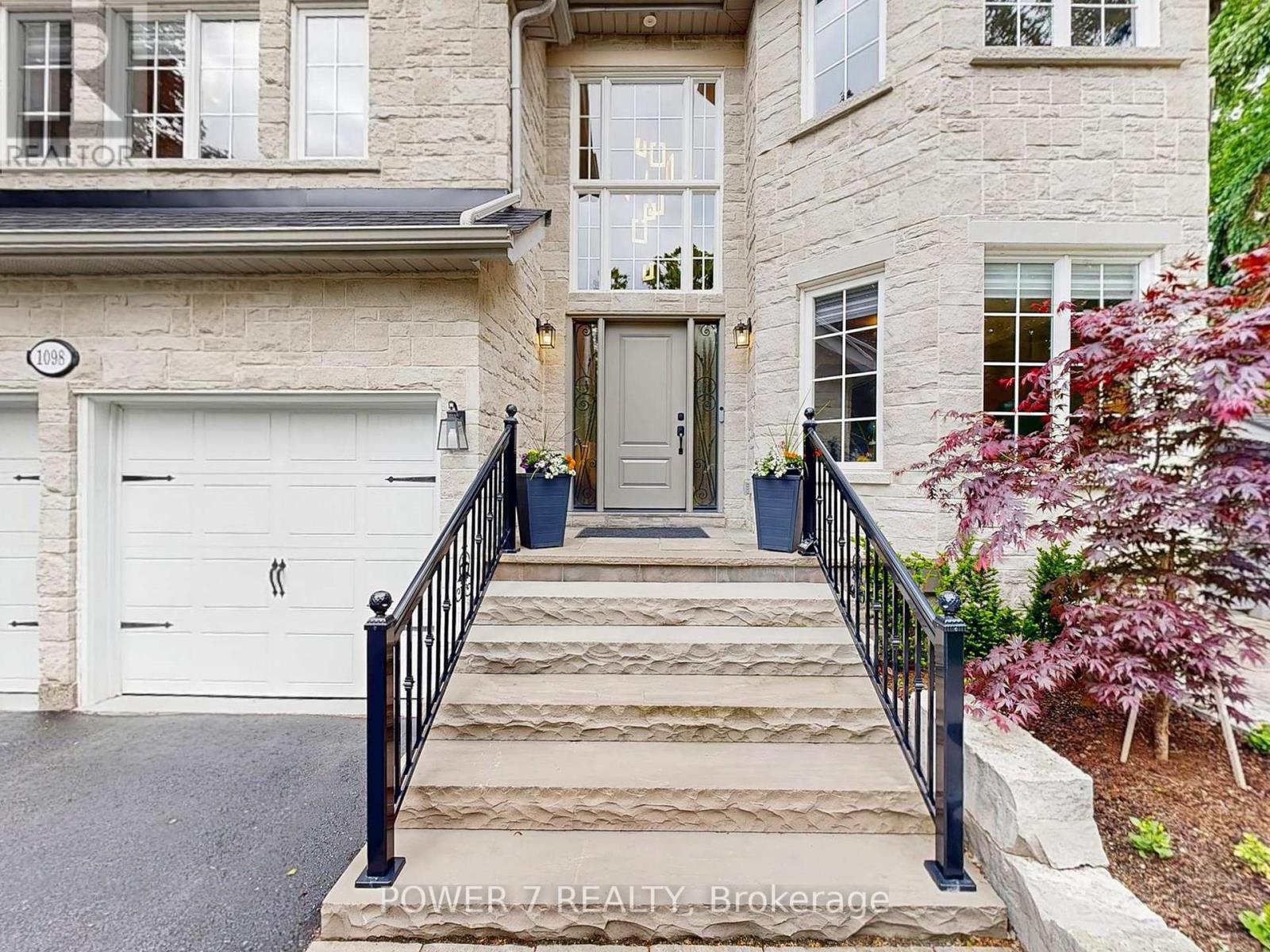 1098 Secretariate Road, Newmarket (Stonehaven-Wyndham), Ontario  L3X 1M3 - Photo 5 - N12187465