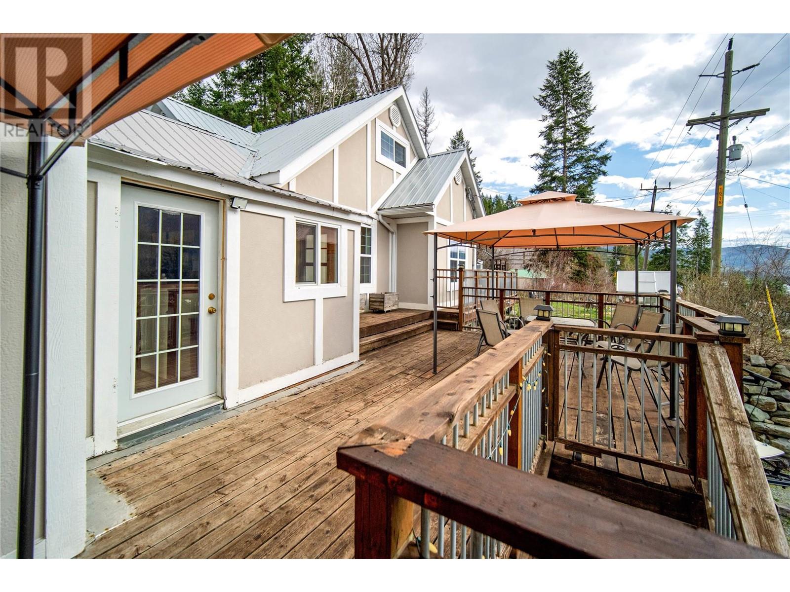 9270 Campbell Street, Moyie, BC V0B2A0