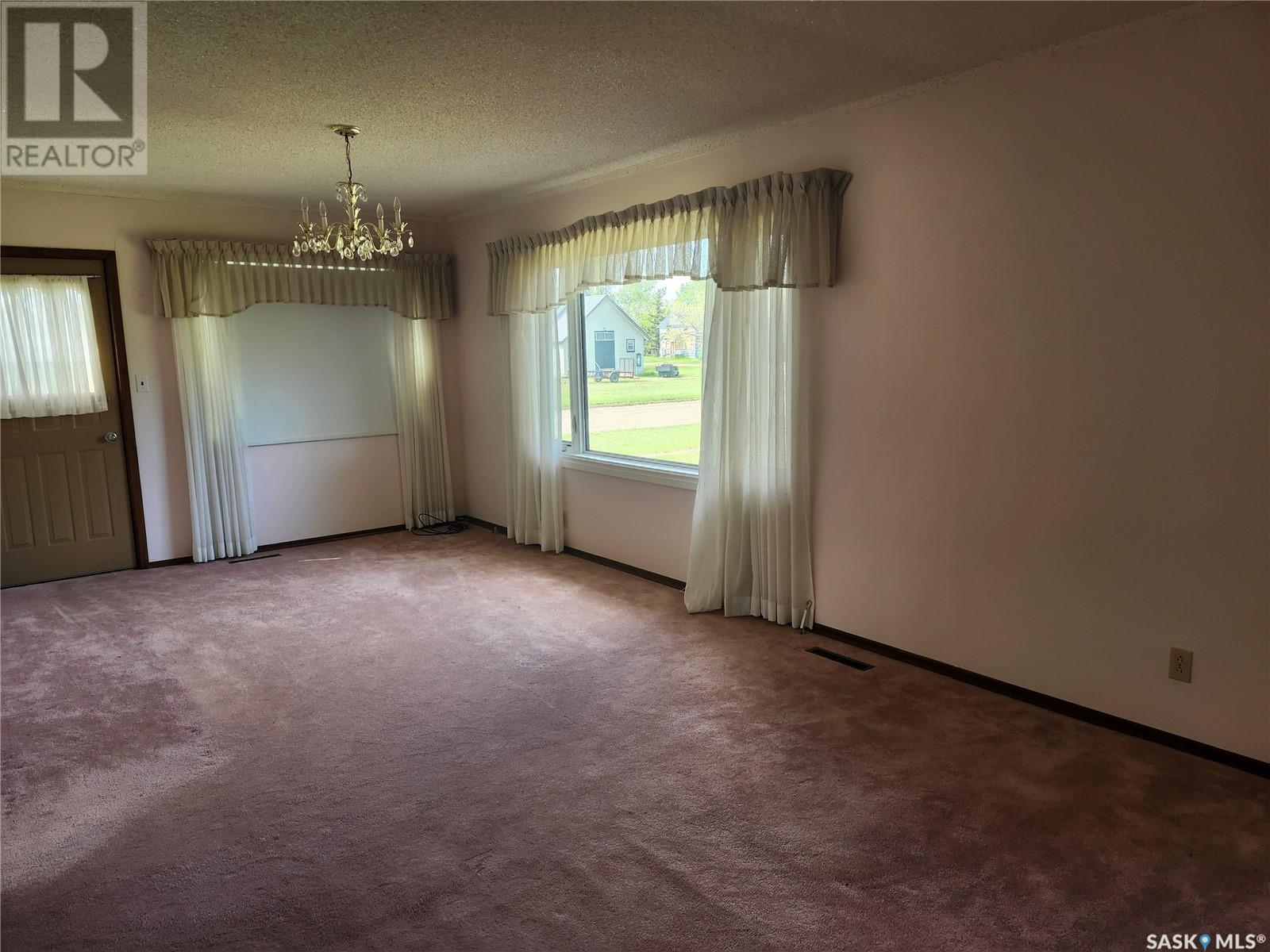 16 H Avenue, Willow Bunch, Saskatchewan  S0H 0K0 - Photo 4 - SK007875
